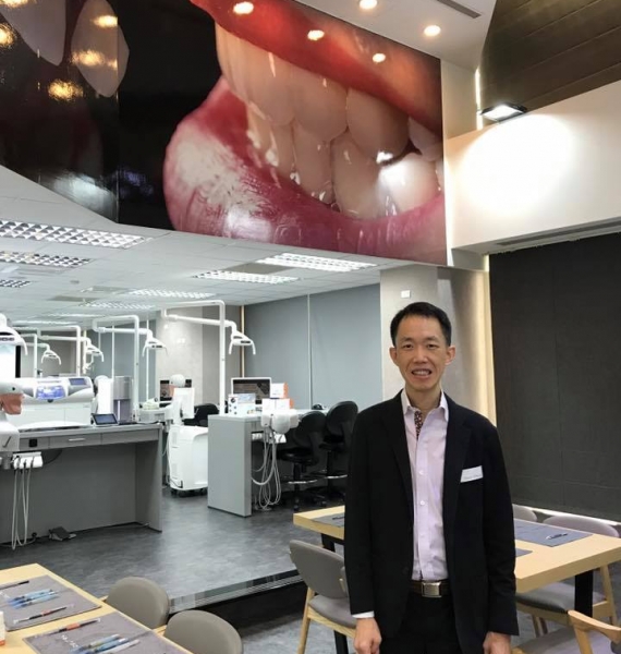 Dr Isaac Chong attending one of the largest CEREC Research/Training in Asia